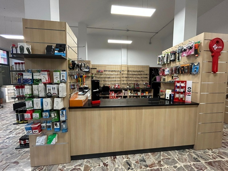 banco su misura ferramenta con top in laminato